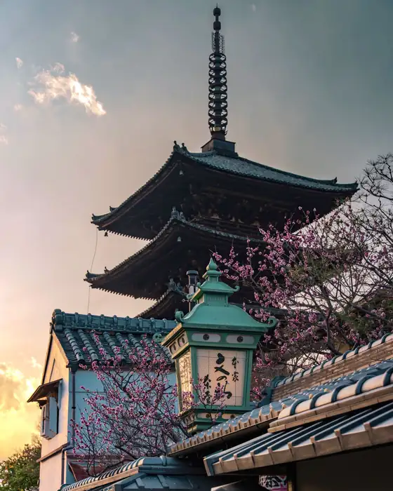 La pagoda Yasaka de Kioto al atardecer